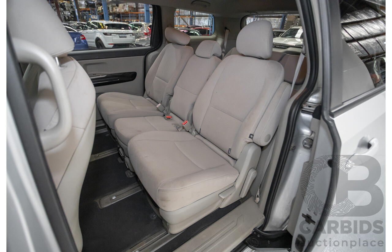 08/2018 Kia Carnival Si YP MY18 4D Wagon Silky Silver Metallic 3.3L - 8 Seats