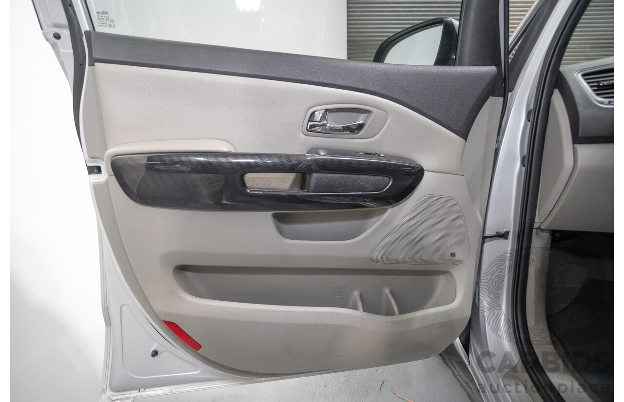 08/2018 Kia Carnival Si YP MY18 4D Wagon Silky Silver Metallic 3.3L - 8 Seats