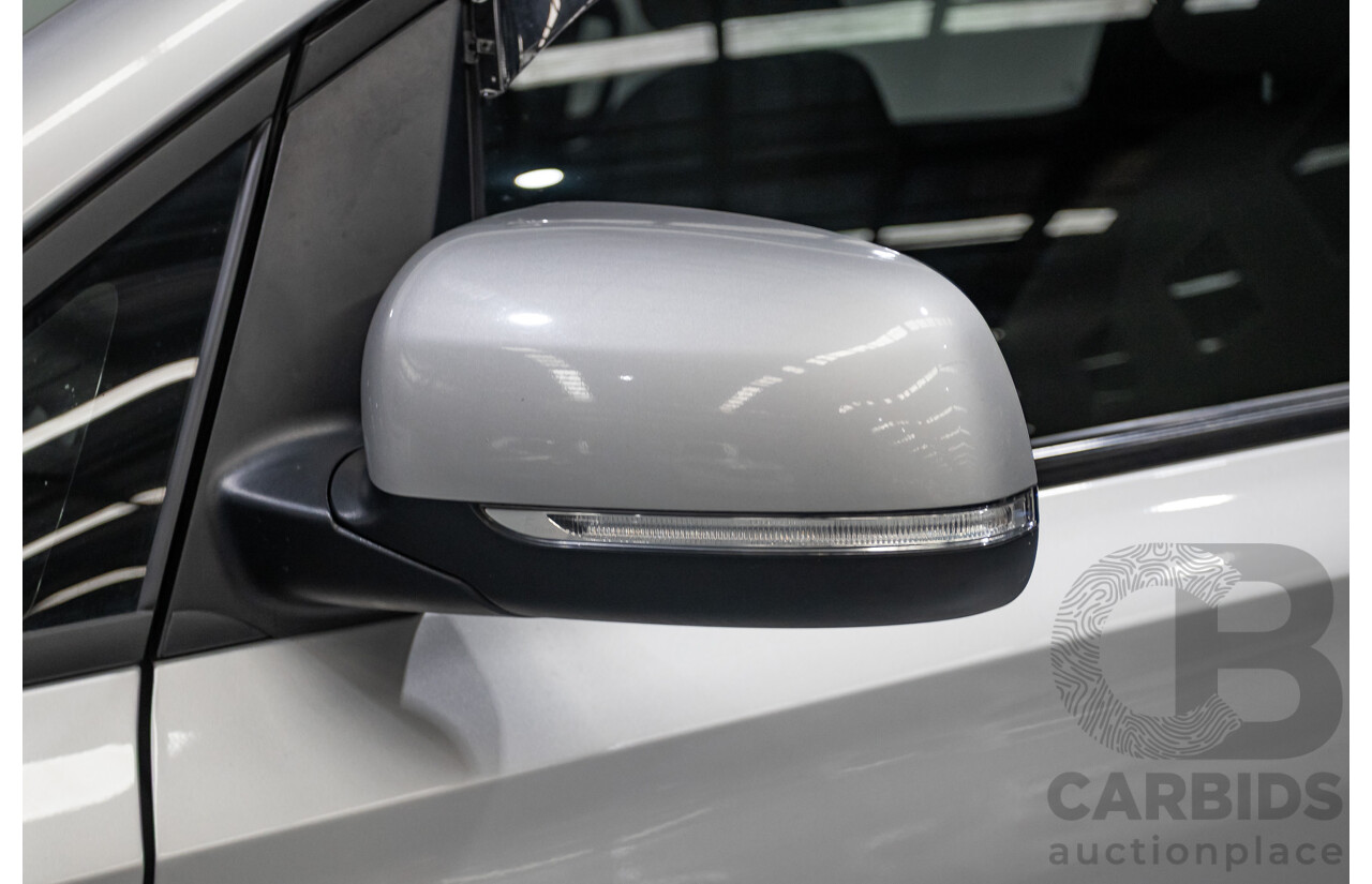 08/2018 Kia Carnival Si YP MY18 4D Wagon Silky Silver Metallic 3.3L - 8 Seats