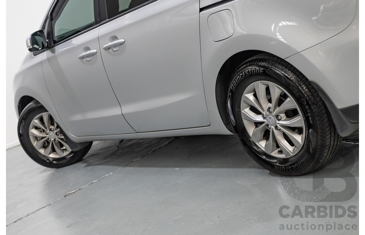 08/2018 Kia Carnival Si YP MY18 4D Wagon Silky Silver Metallic 3.3L - 8 Seats