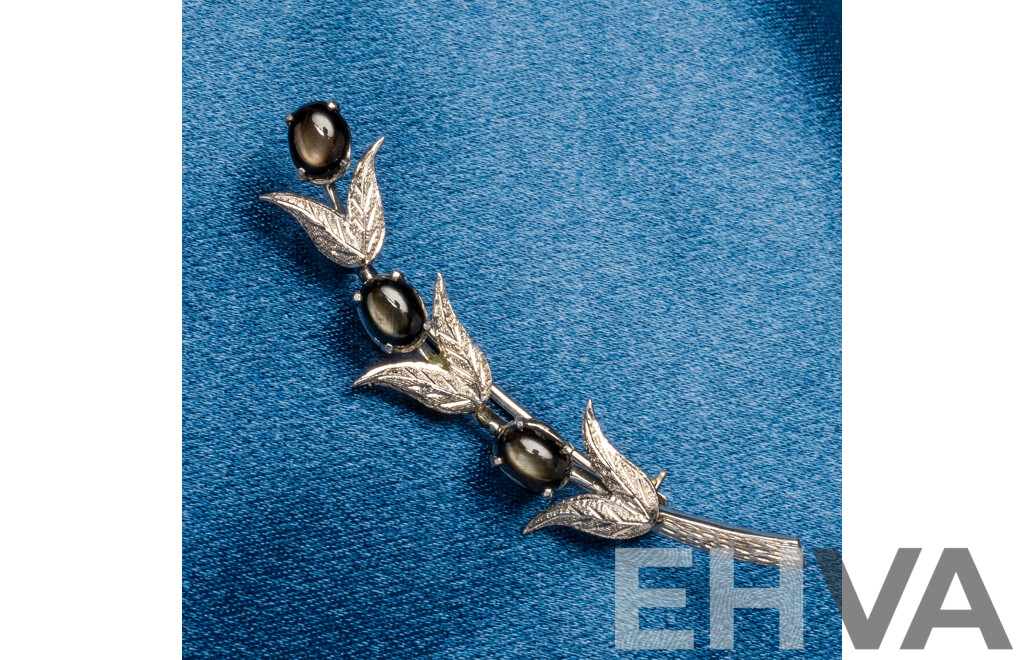 Vintage 18ct White Gold Plated Branch Brooch with 3x Oval Cabochon Smokey Topaz - 4.27gms