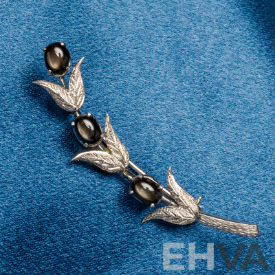 Vintage 18ct White Gold Plated Branch Brooch with 3x Oval Cabochon Smokey Topaz - 4.27gms