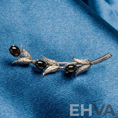 Vintage 18ct White Gold Plated Branch Brooch with 3x Oval Cabochon Smokey Topaz - 4.27gms