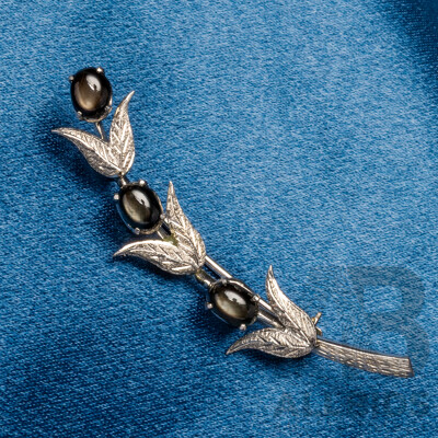 Vintage 18ct White Gold Plated Branch Brooch with 3x Oval Cabochon Smokey Topaz - 4.27gms