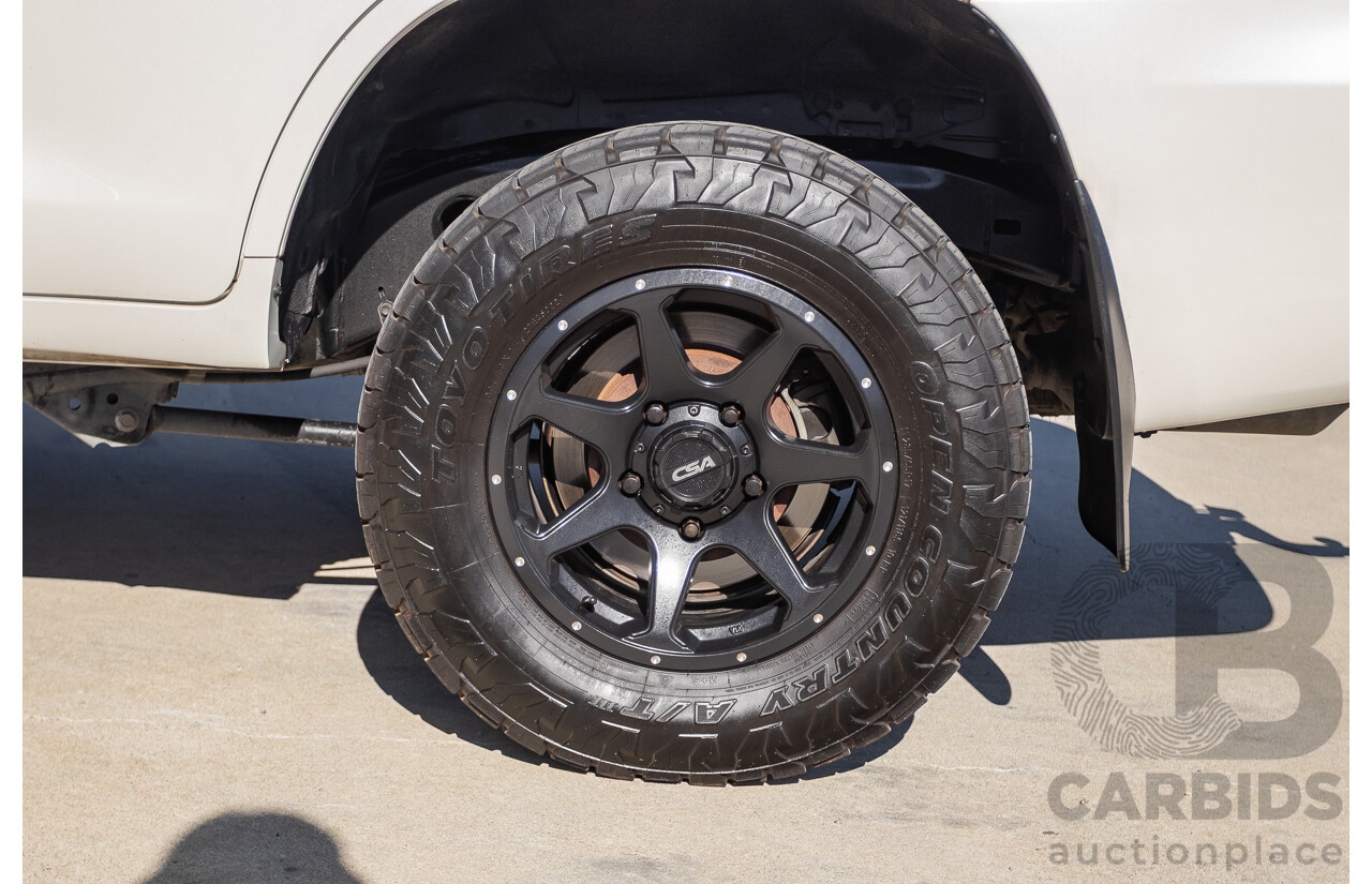 4/2008 Toyota Landcruiser Sahara (4x4) VDJ200R 4D Wagon Blizzard White Twin Turbo Diesel V8 4.5L