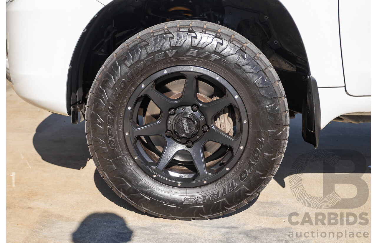 4/2008 Toyota Landcruiser Sahara (4x4) VDJ200R 4D Wagon Blizzard White Twin Turbo Diesel V8 4.5L
