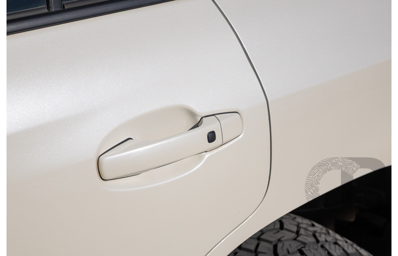 4/2008 Toyota Landcruiser Sahara (4x4) VDJ200R 4D Wagon Blizzard White Twin Turbo Diesel V8 4.5L
