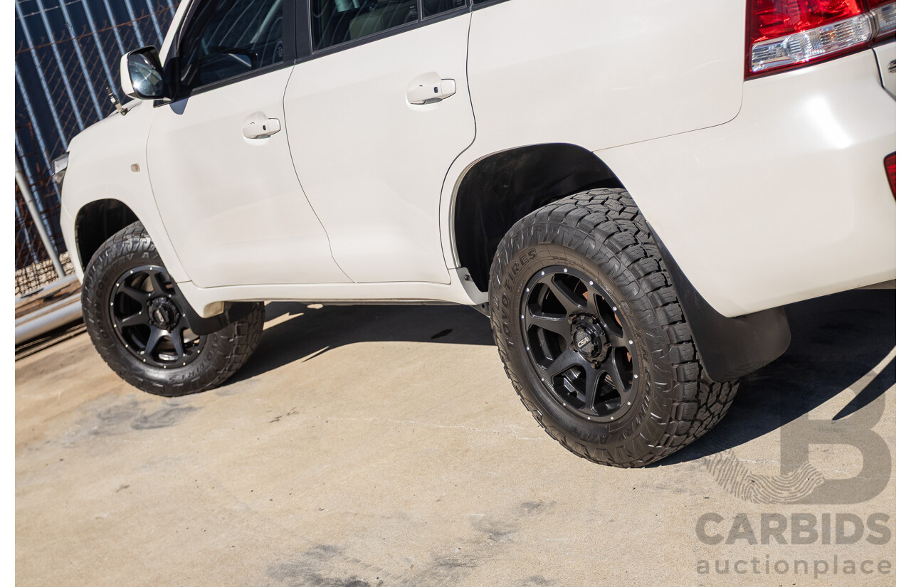 4/2008 Toyota Landcruiser Sahara (4x4) VDJ200R 4D Wagon Blizzard White Twin Turbo Diesel V8 4.5L