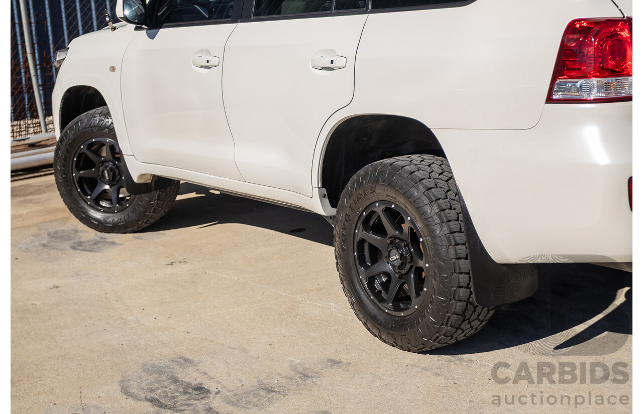 4/2008 Toyota Landcruiser Sahara (4x4) VDJ200R 4D Wagon Blizzard White Twin Turbo Diesel V8 4.5L