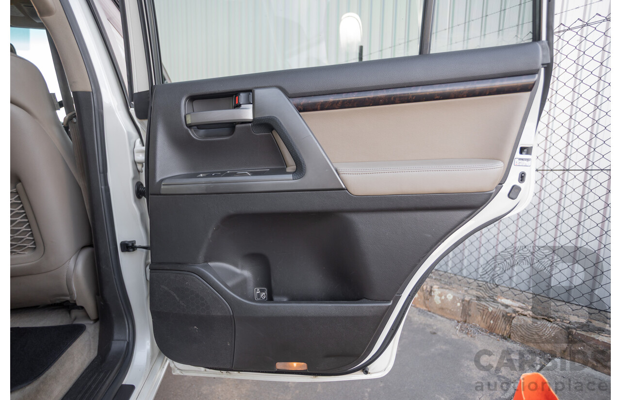 4/2008 Toyota Landcruiser Sahara (4x4) VDJ200R 4D Wagon Blizzard White Twin Turbo Diesel V8 4.5L