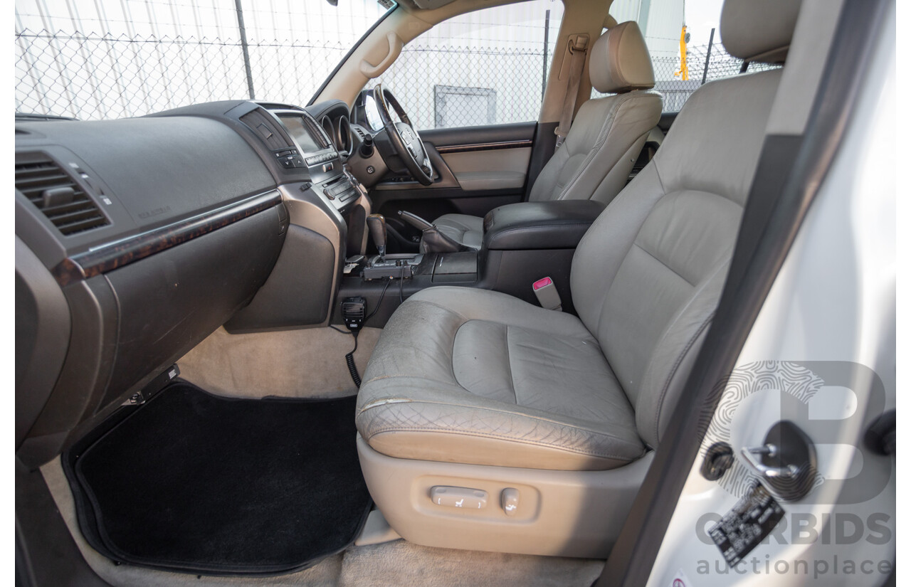 4/2008 Toyota Landcruiser Sahara (4x4) VDJ200R 4D Wagon Blizzard White Twin Turbo Diesel V8 4.5L