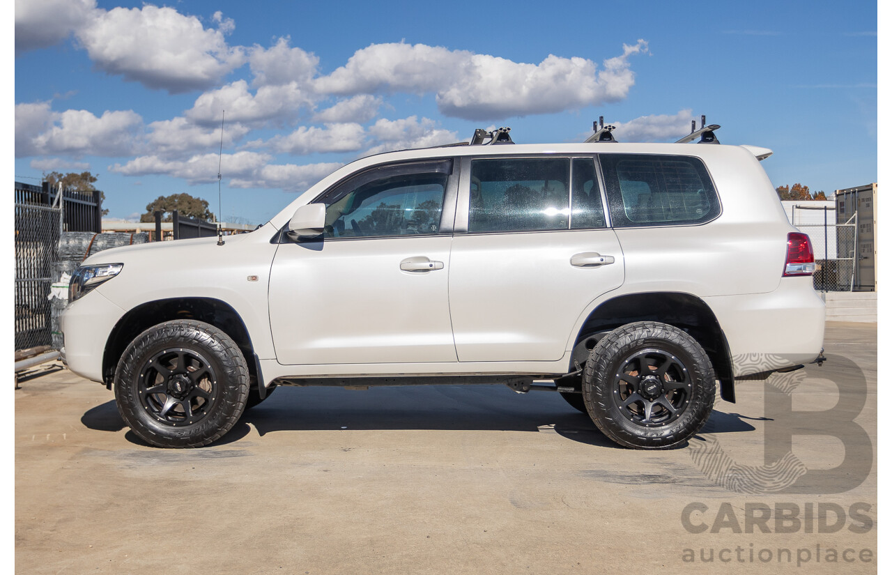 4/2008 Toyota Landcruiser Sahara (4x4) VDJ200R 4D Wagon Blizzard White Twin Turbo Diesel V8 4.5L