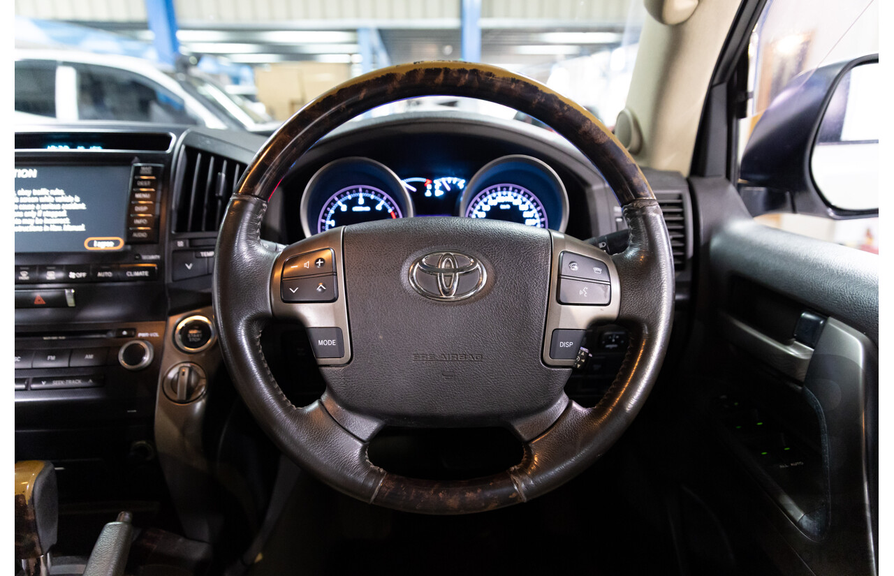 4/2008 Toyota Landcruiser Sahara (4x4) VDJ200R 4D Wagon Blizzard White Twin Turbo Diesel V8 4.5L