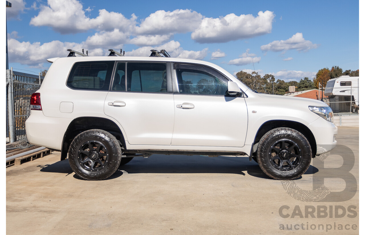 4/2008 Toyota Landcruiser Sahara (4x4) VDJ200R 4D Wagon Blizzard White Twin Turbo Diesel V8 4.5L