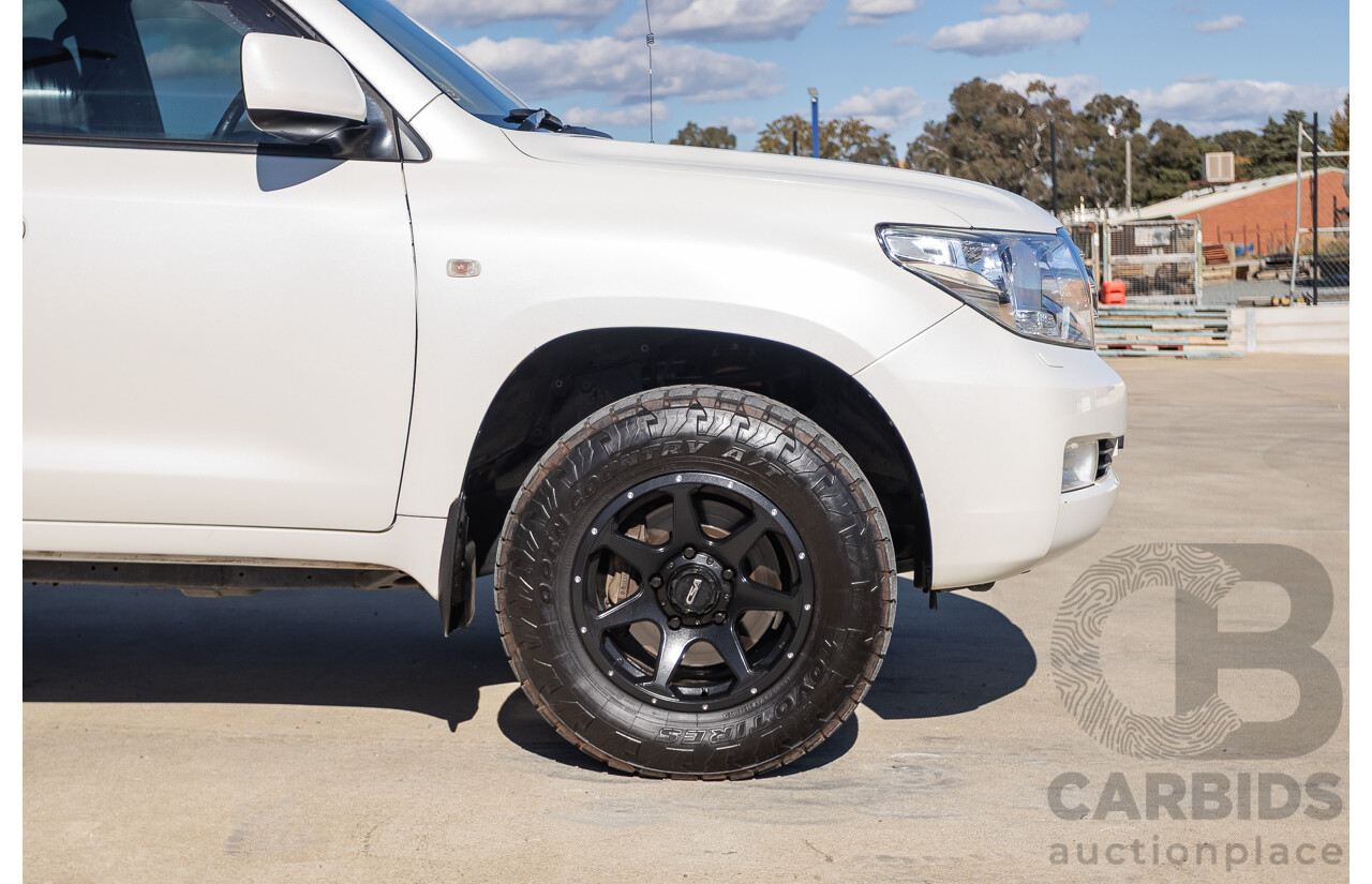 4/2008 Toyota Landcruiser Sahara (4x4) VDJ200R 4D Wagon Blizzard White Twin Turbo Diesel V8 4.5L