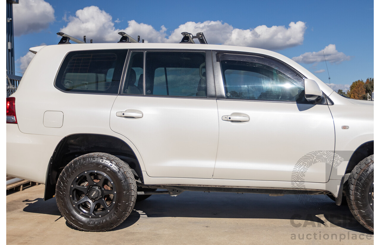 4/2008 Toyota Landcruiser Sahara (4x4) VDJ200R 4D Wagon Blizzard White Twin Turbo Diesel V8 4.5L