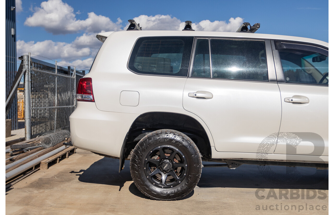 4/2008 Toyota Landcruiser Sahara (4x4) VDJ200R 4D Wagon Blizzard White Twin Turbo Diesel V8 4.5L