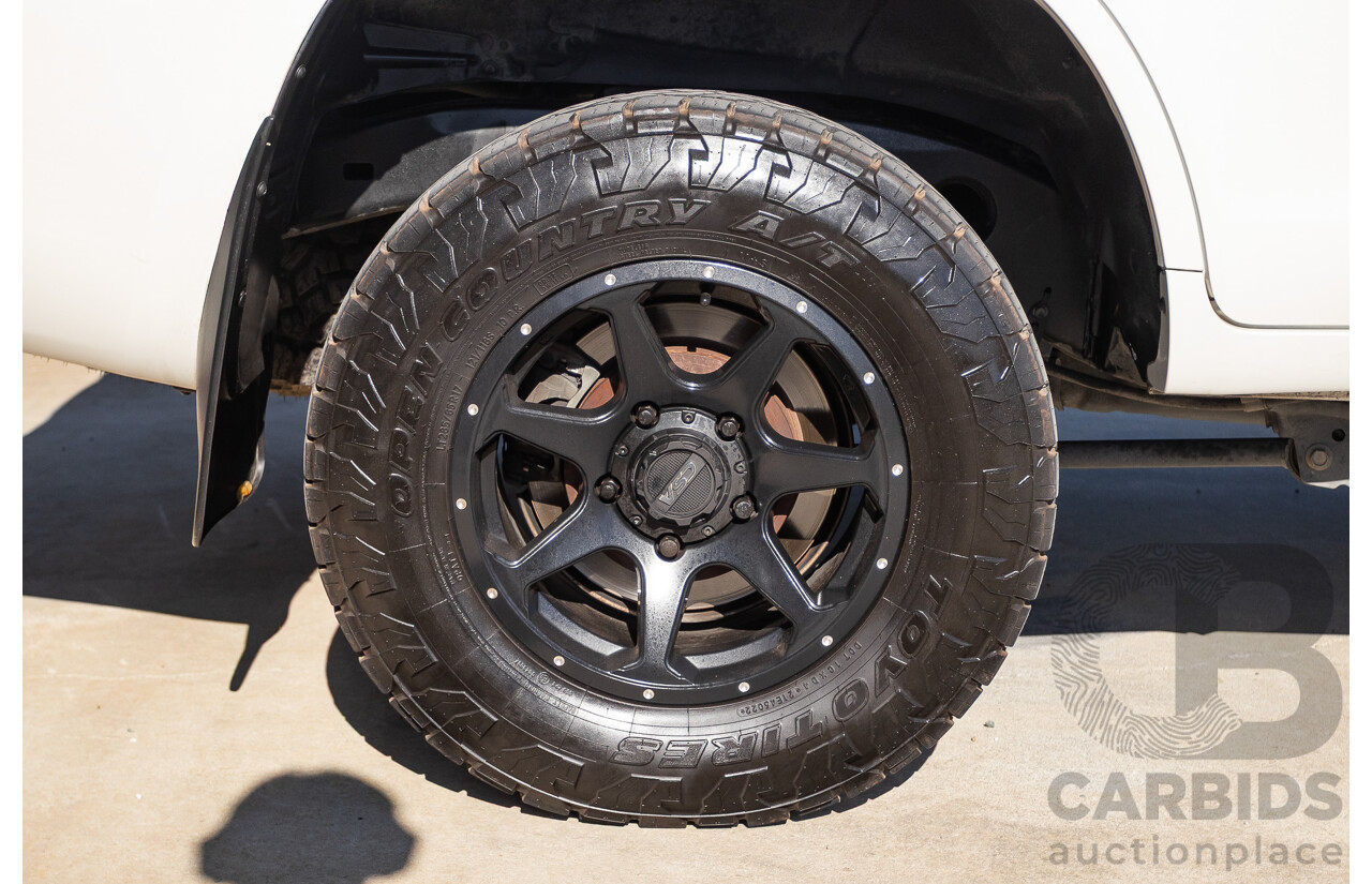 4/2008 Toyota Landcruiser Sahara (4x4) VDJ200R 4D Wagon Blizzard White Twin Turbo Diesel V8 4.5L