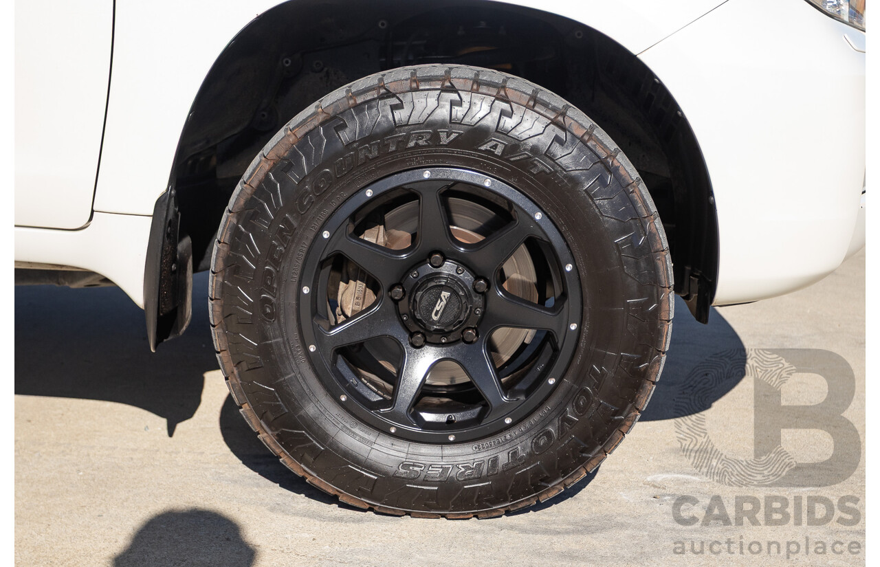 4/2008 Toyota Landcruiser Sahara (4x4) VDJ200R 4D Wagon Blizzard White Twin Turbo Diesel V8 4.5L