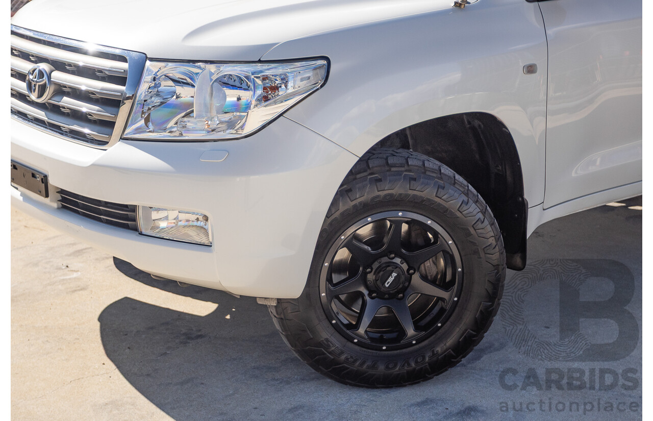 4/2008 Toyota Landcruiser Sahara (4x4) VDJ200R 4D Wagon Blizzard White Twin Turbo Diesel V8 4.5L