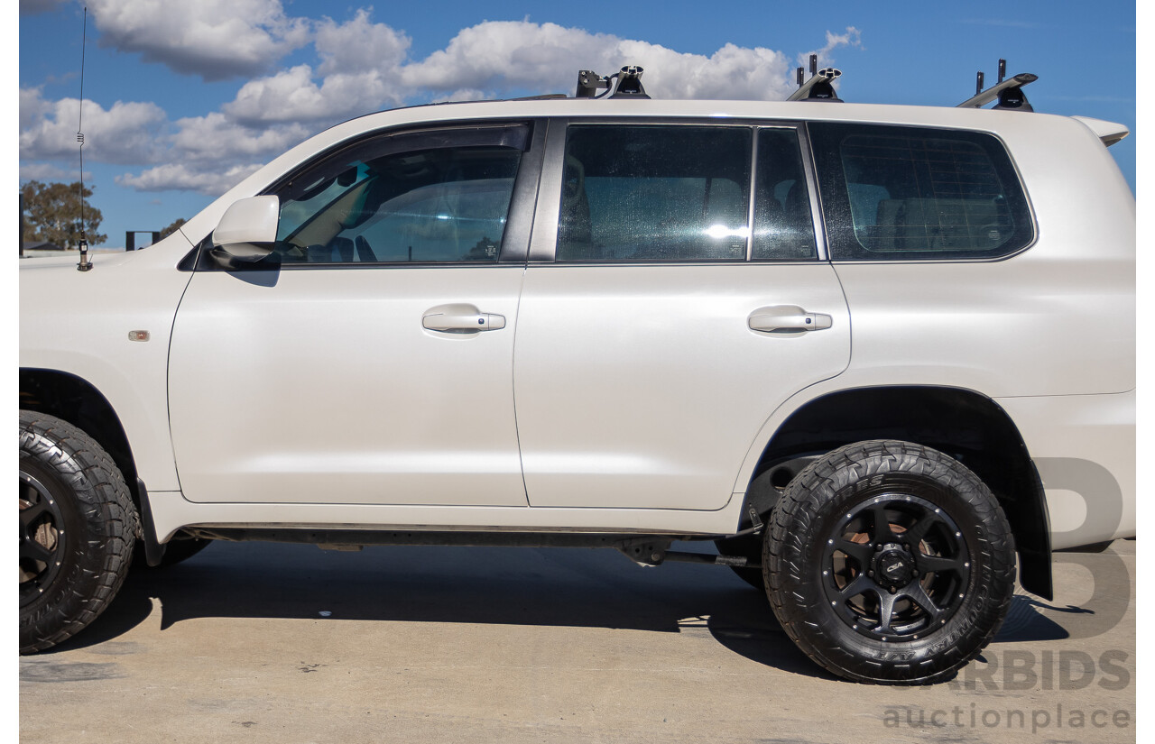 4/2008 Toyota Landcruiser Sahara (4x4) VDJ200R 4D Wagon Blizzard White Twin Turbo Diesel V8 4.5L