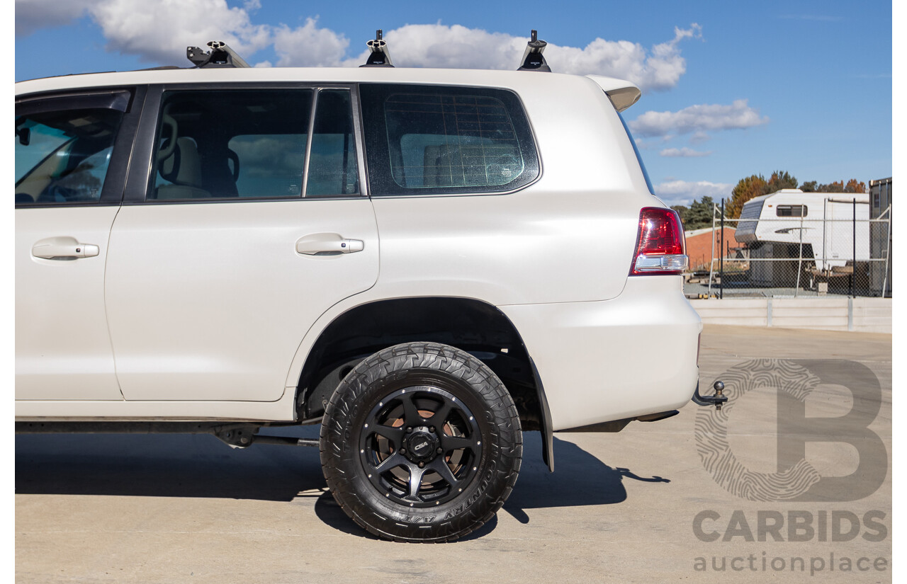 4/2008 Toyota Landcruiser Sahara (4x4) VDJ200R 4D Wagon Blizzard White Twin Turbo Diesel V8 4.5L