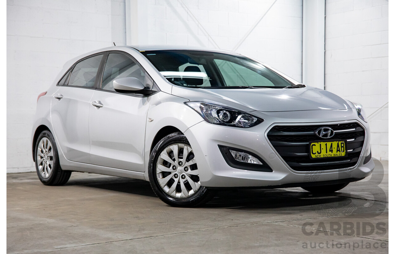 08/2016 Hyundai i30 Active 1.6 CRDi (FWD) GD4 Series 2 5d Hatchback Sleek Silver Turbo Diesel 1.6L