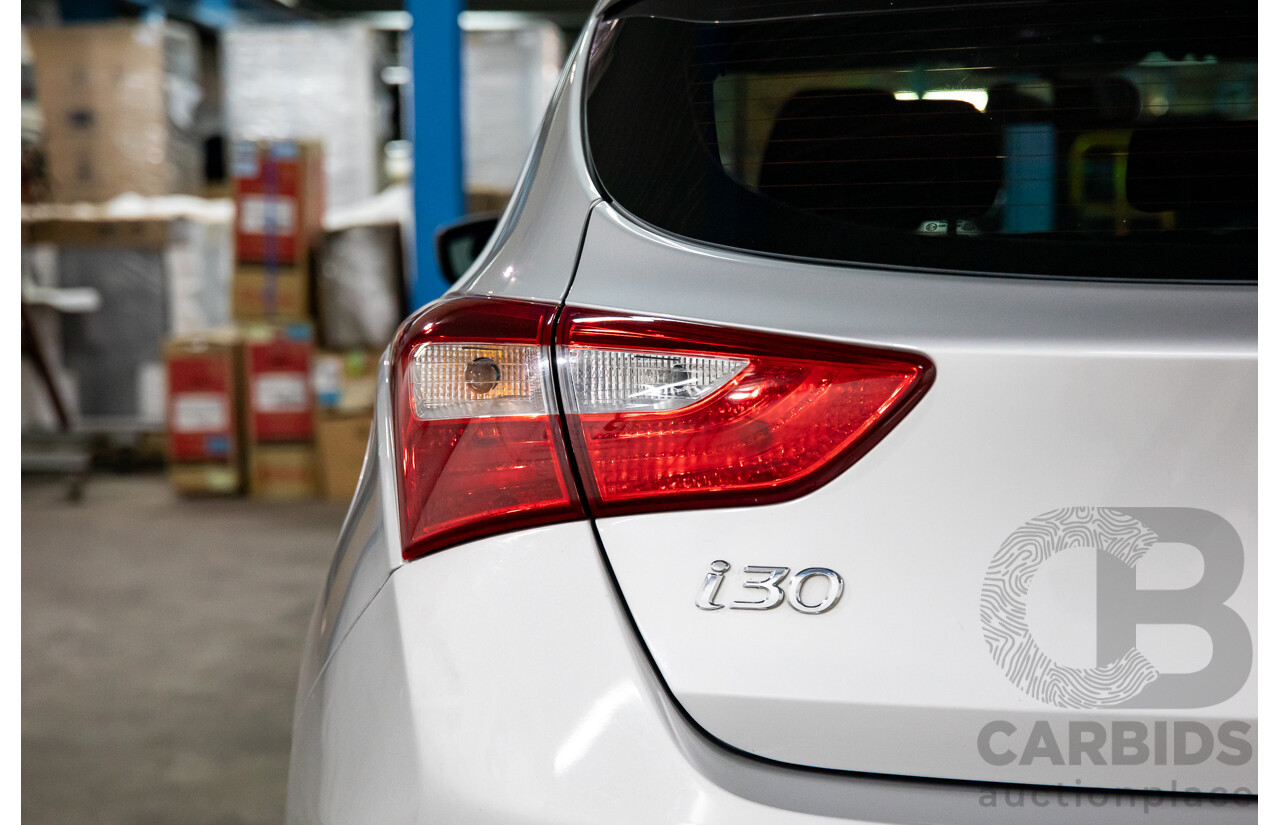 08/2016 Hyundai i30 Active 1.6 CRDi (FWD) GD4 Series 2 5d Hatchback Sleek Silver Turbo Diesel 1.6L