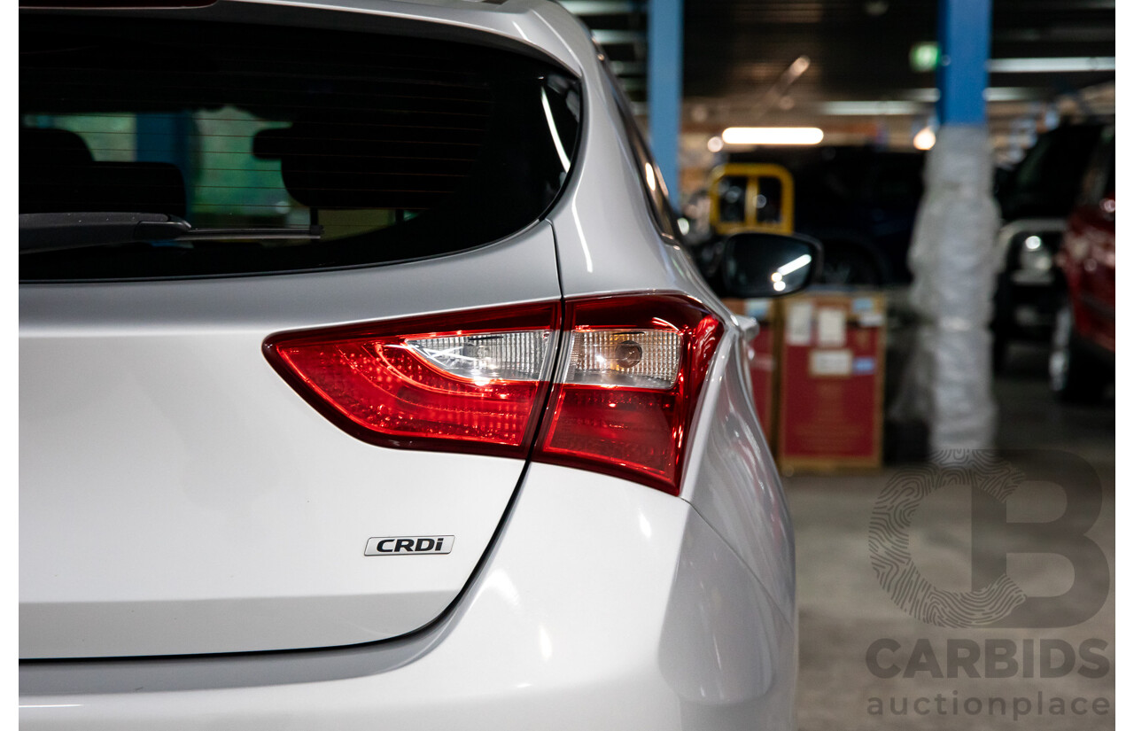 08/2016 Hyundai i30 Active 1.6 CRDi (FWD) GD4 Series 2 5d Hatchback Sleek Silver Turbo Diesel 1.6L