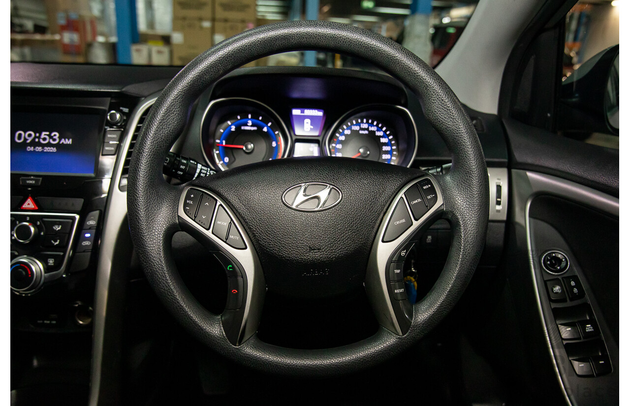 08/2016 Hyundai i30 Active 1.6 CRDi (FWD) GD4 Series 2 5d Hatchback Sleek Silver Turbo Diesel 1.6L