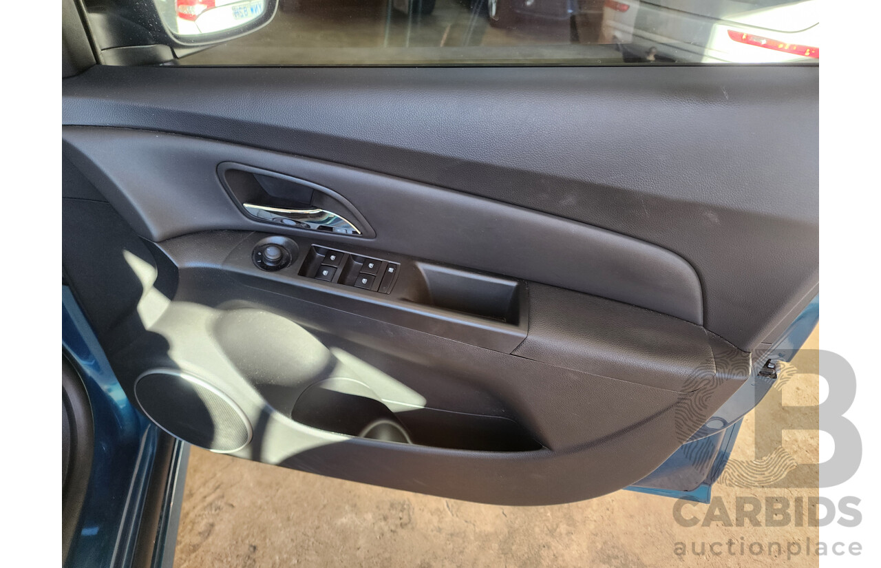 1/2012 Holden Cruze SRi V JH MY12 5d Hatchback Green 1.4L