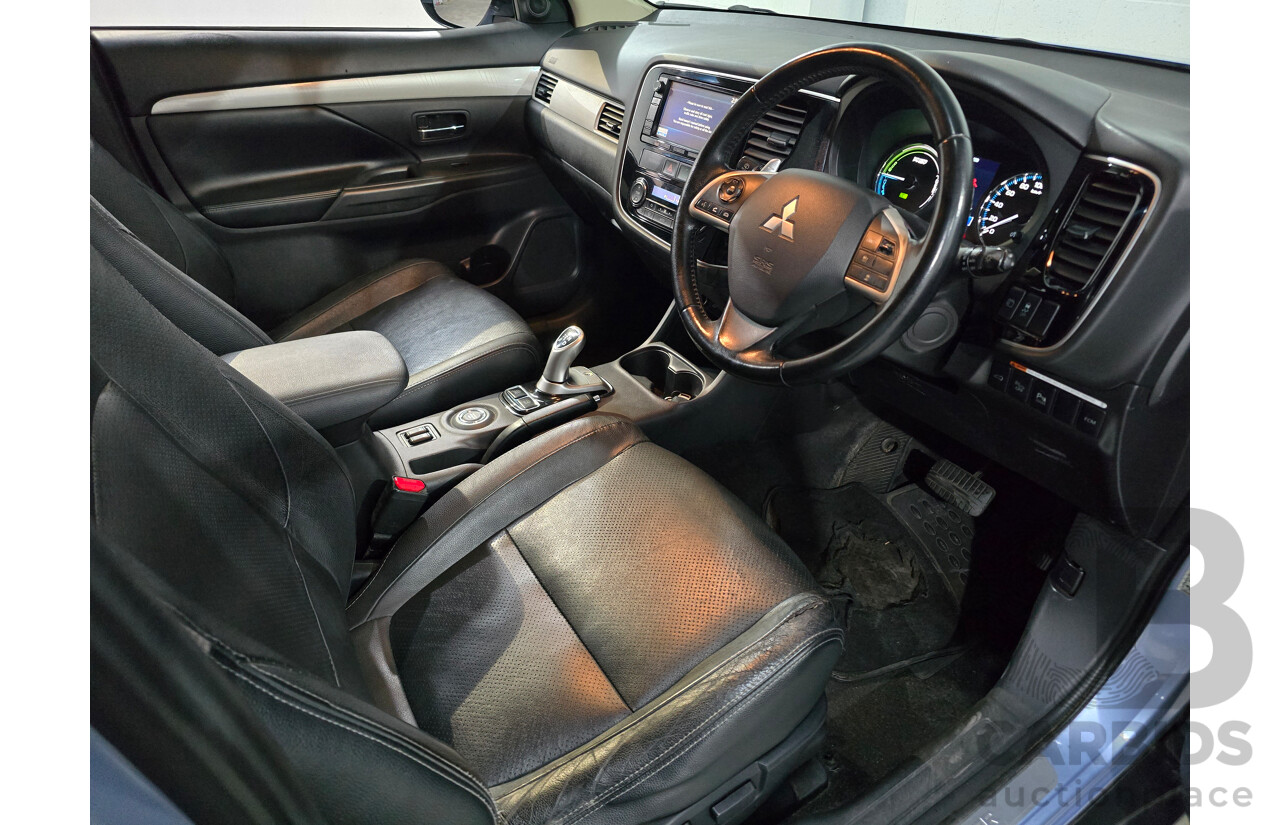 5/2014 Mitsubishi Outlander Aspire (AWD) PHEV Hybrid ZJ MY14 4d Wagon Arctic Silver Metallic 2.0L - 60kw Hybrid
