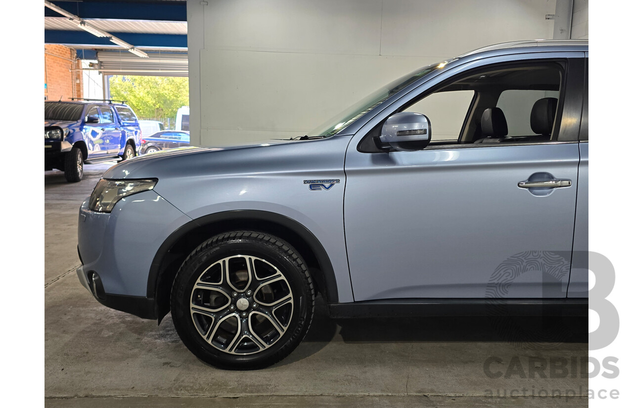 5/2014 Mitsubishi Outlander Aspire (AWD) PHEV Hybrid ZJ MY14 4d Wagon Arctic Silver Metallic 2.0L - 60kw Hybrid