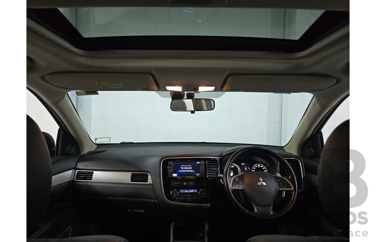 5/2014 Mitsubishi Outlander Aspire (AWD) PHEV Hybrid ZJ MY14 4d Wagon Arctic Silver Metallic 2.0L - 60kw Hybrid