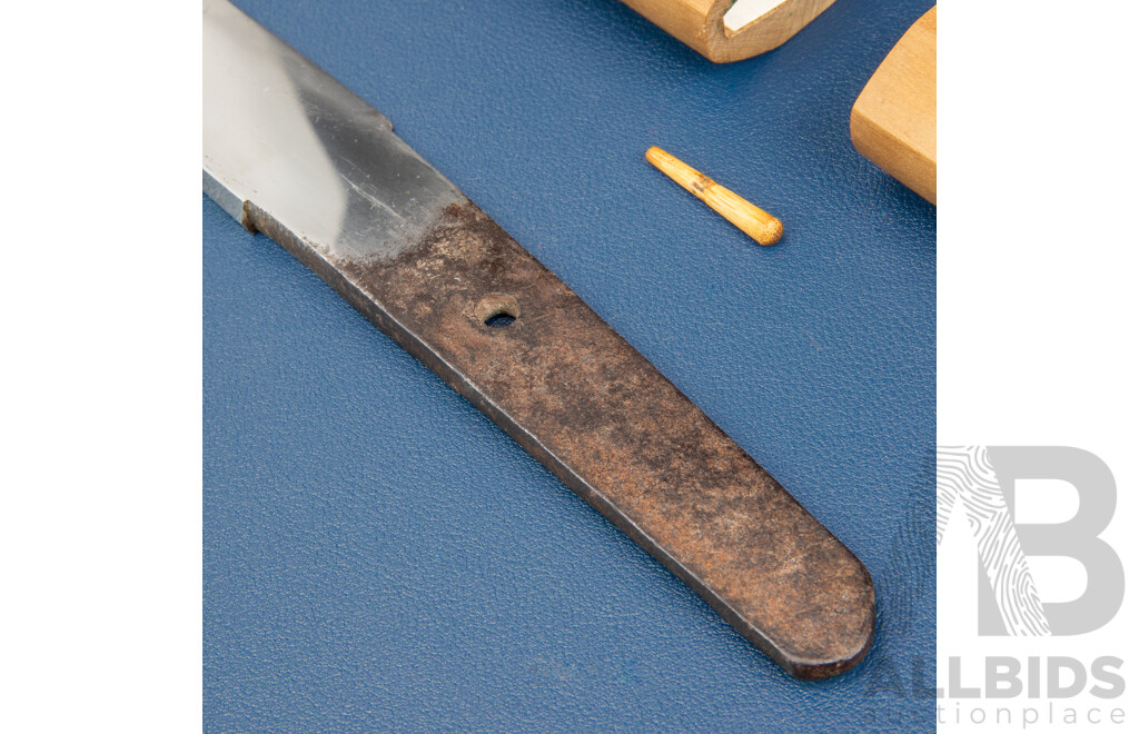 Japanese Tanto, Attributed to the Muromachi Period (1336–1573) House in Wooden Shirasay