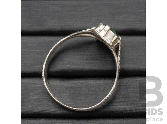 925 Sterling Silver Emerald Cut Emerald Ring - Size Z4