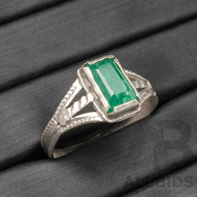 925 Sterling Silver Ring with Emerald Cut Emerald - Size X