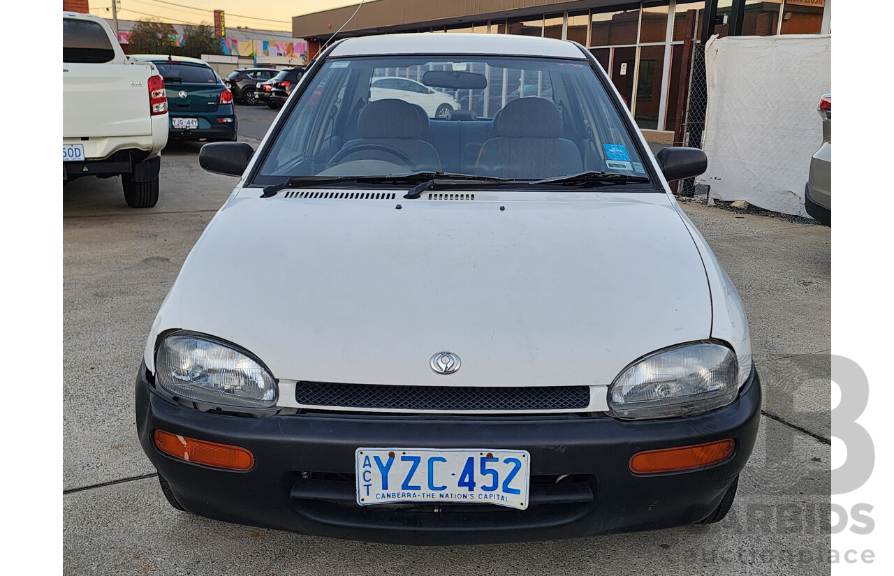 5/1995 Mazda 121   4d Sedan White 1.3L