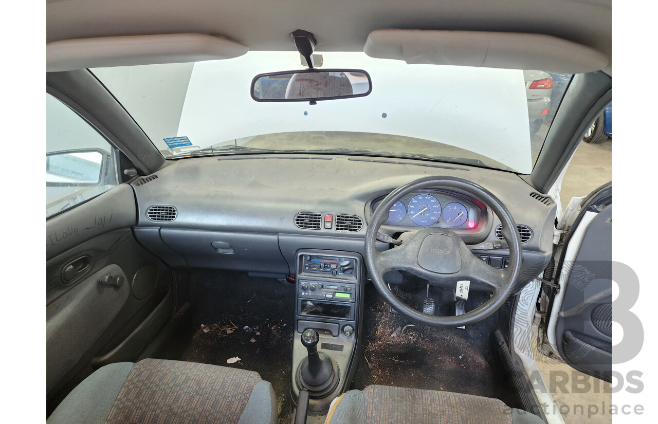 5/1995 Mazda 121   4d Sedan White 1.3L