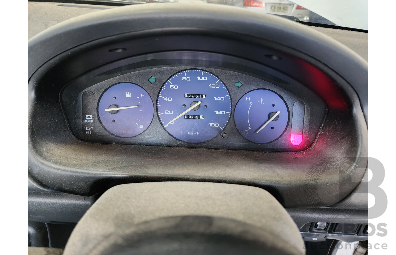 5/1995 Mazda 121   4d Sedan White 1.3L