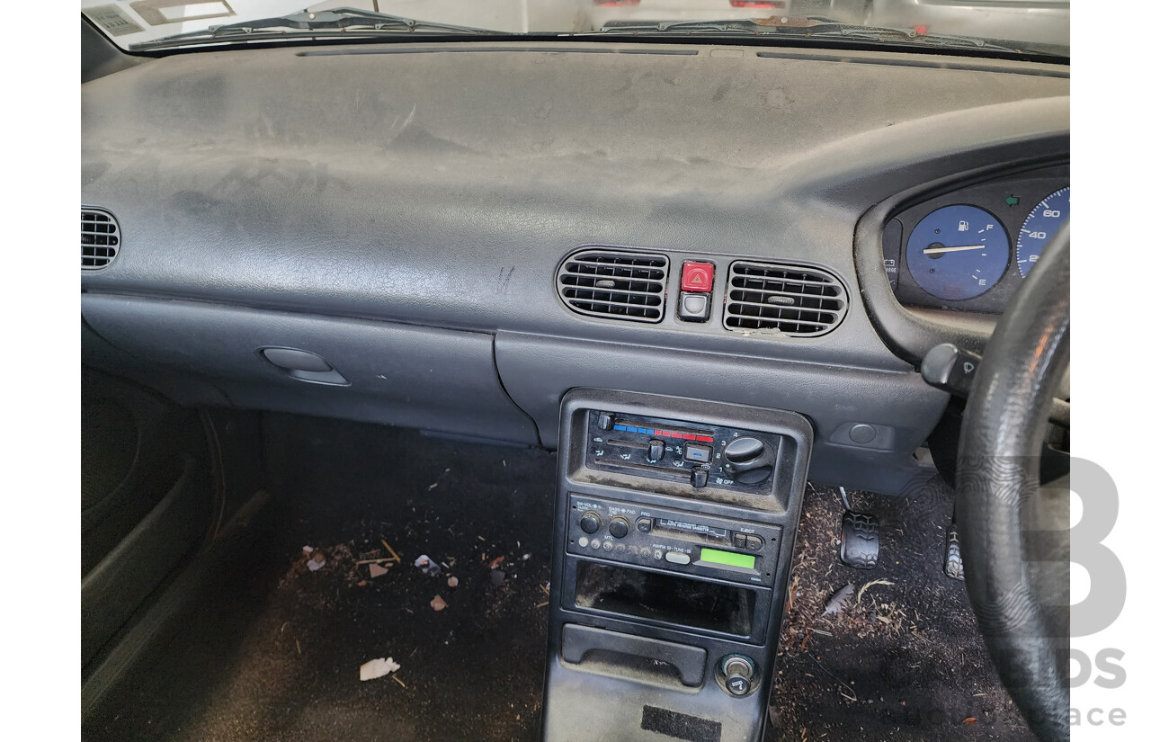 5/1995 Mazda 121   4d Sedan White 1.3L