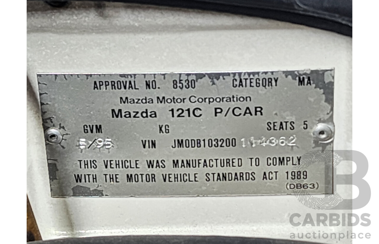 5/1995 Mazda 121   4d Sedan White 1.3L