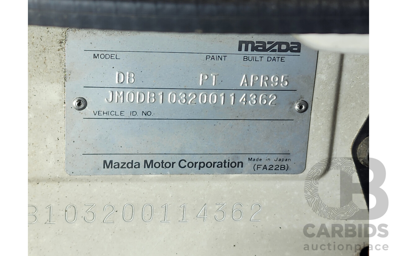 5/1995 Mazda 121   4d Sedan White 1.3L