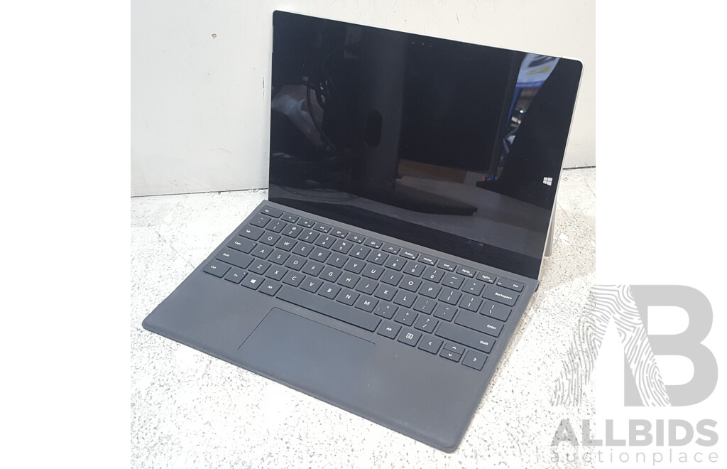 Microsoft (1631) Surface Pro 3 Intel Core i5 (4300U) 1.90GHz-2.90GHz 2-Core CPU 256GB 12-Inch Touchscreen Detachable Laptop w/ Power Supply