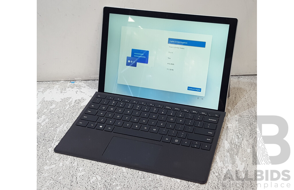 Microsoft (1961) Surface Pro 7 11th Gen Intel Core i5 (1135G7) 2.40GHz-4.20GHz 4-Core CPU 256GB 12.3-Inch Touchscreen Detachable Laptop w/ Power Supply