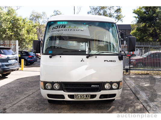 1660188 · 10/2012 Mitsubishi Rosa BE600 25 Seater 4d White Turbo Diesel 4.9L