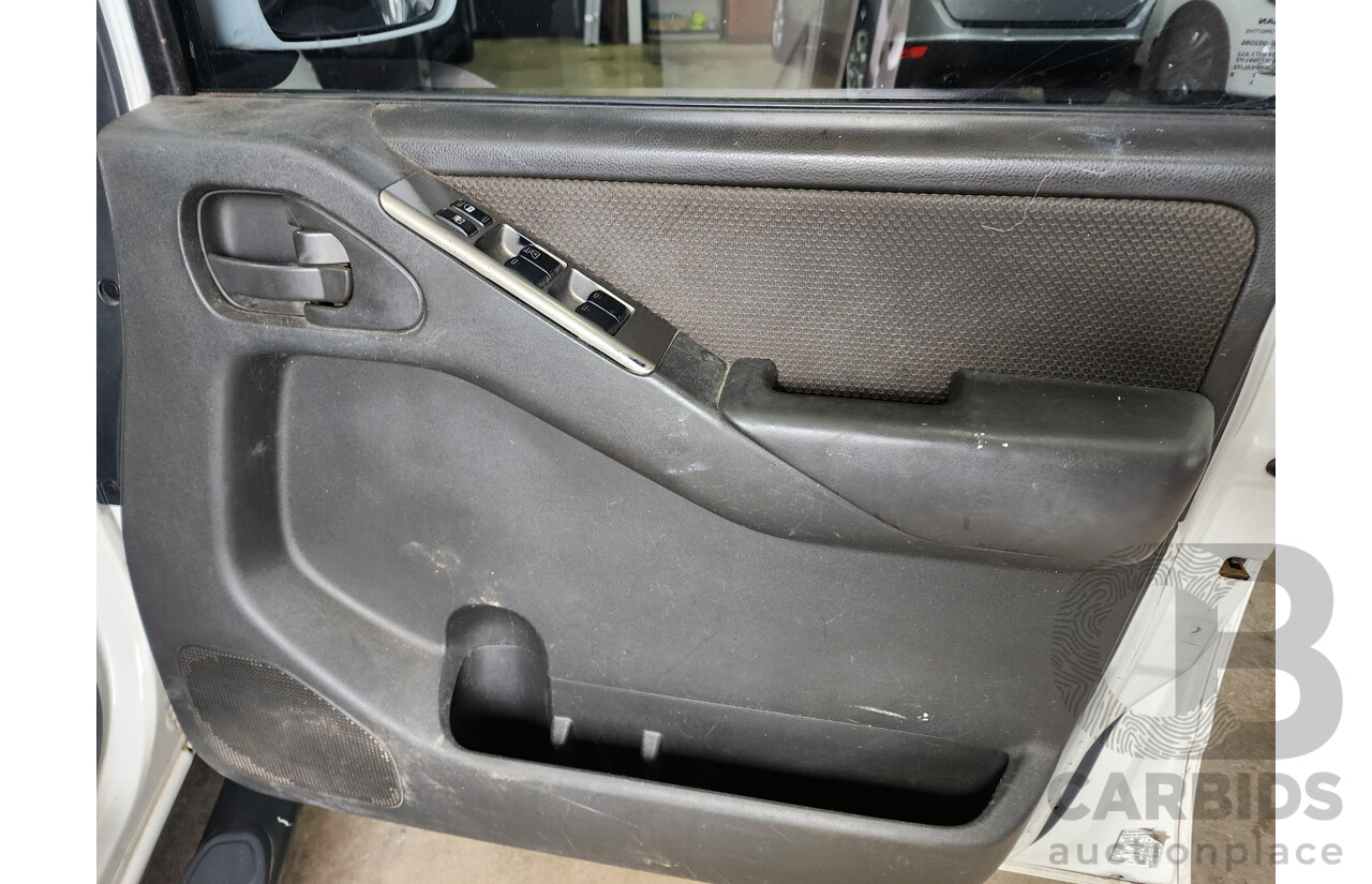 12/2012 Nissan Navara ST (4x4) D40 Dual Cab P/Up White 2.5L
