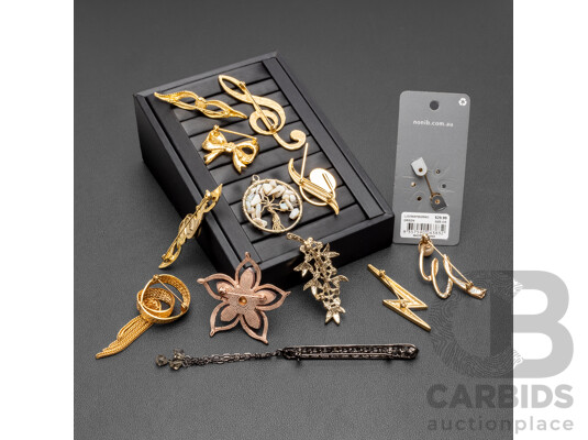 1662728 · Collection of Gold Tone Brooches & Pendant - Lot of 13