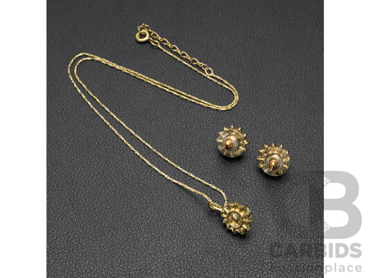 1662723 · Vintage Gold Tone Faux Pearl & White Stones Pendant Necklace & Earrings Set