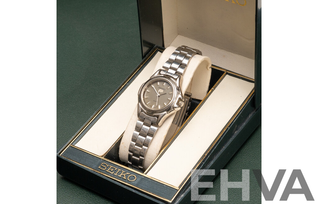 Vintage Seiko 5 Wristwatch with Original Box & Paperwork